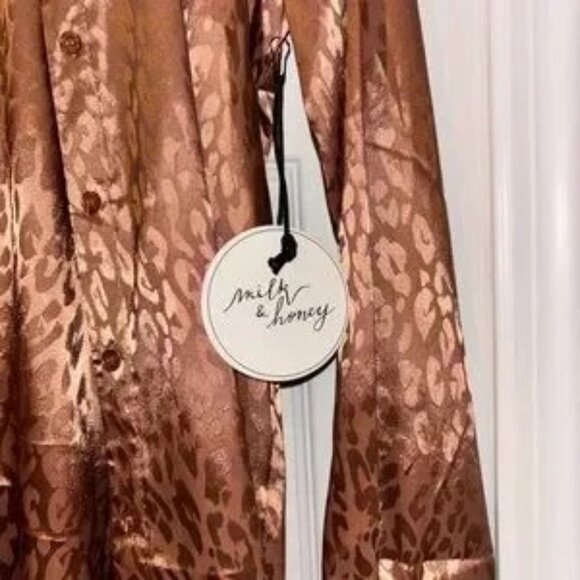 NWT, unworn Milk & Honey Peach Satin Blouse for ladies LACE SHINY FINISH MEDIUM - Picture 7 of 11
